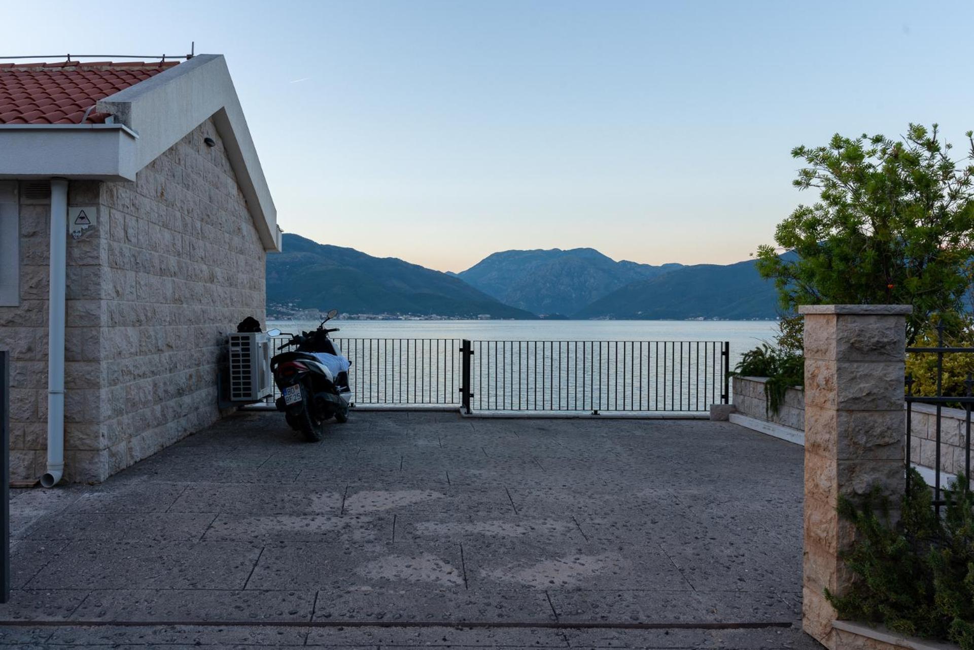 Plitka Villa Tivat